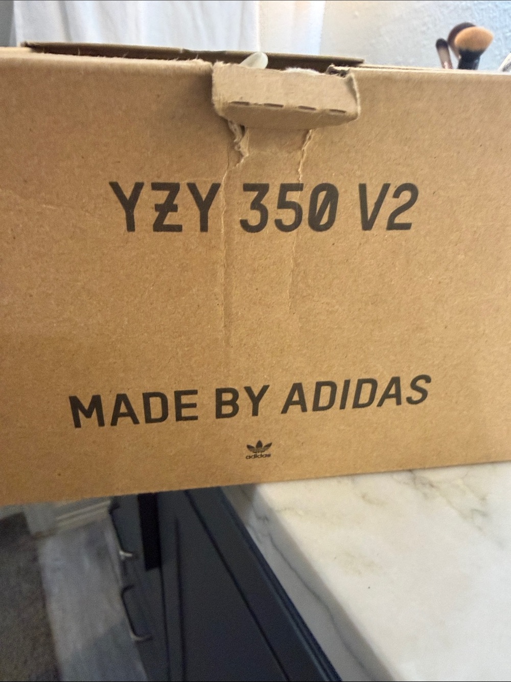 YZY 350 V2 - Picture 2 of 5
